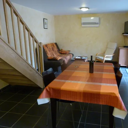 Oustalou بيت للعطل